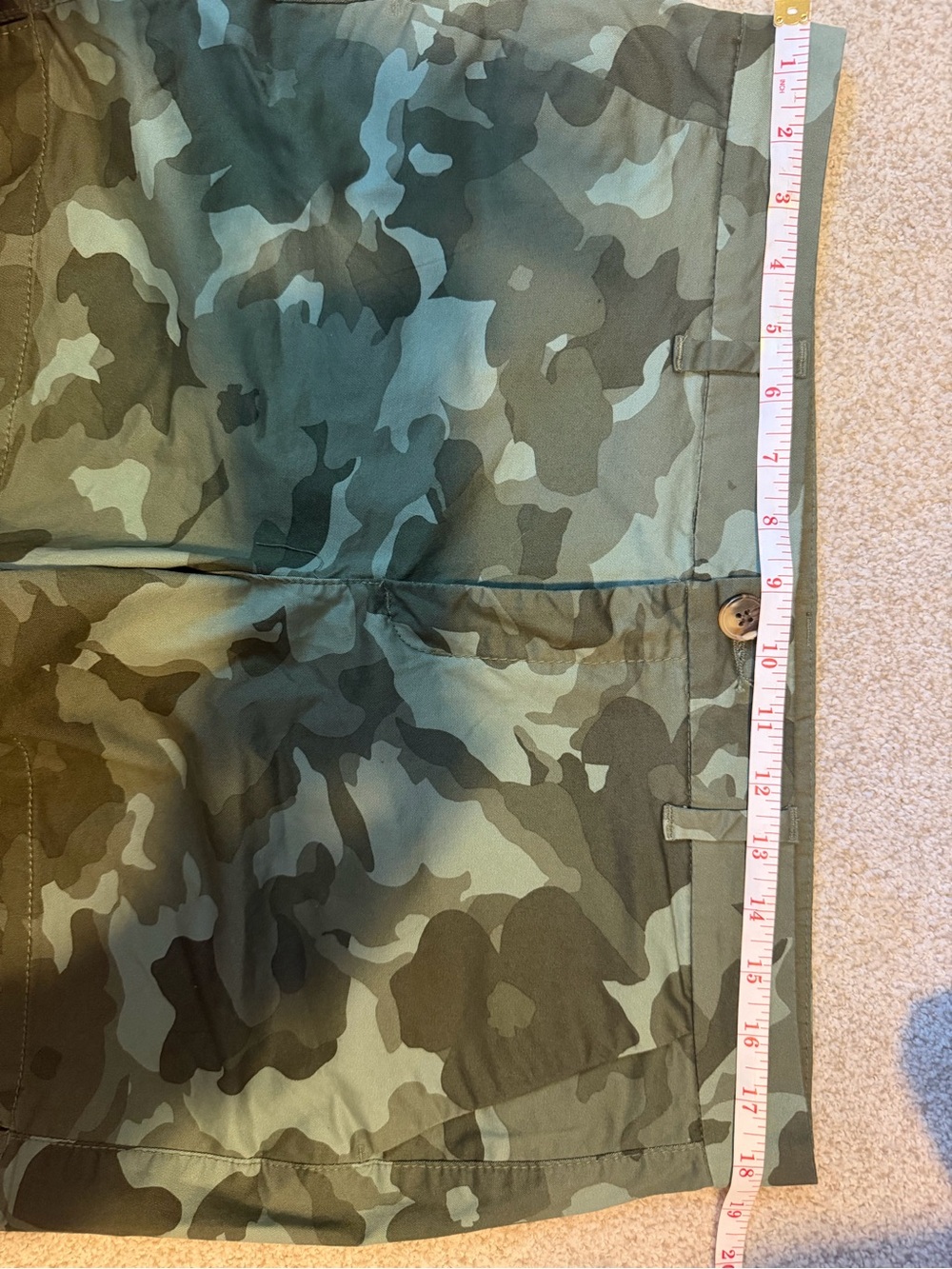 Old Navy Green Camo Women's Bermuda Shorts - Picture 6 of 6